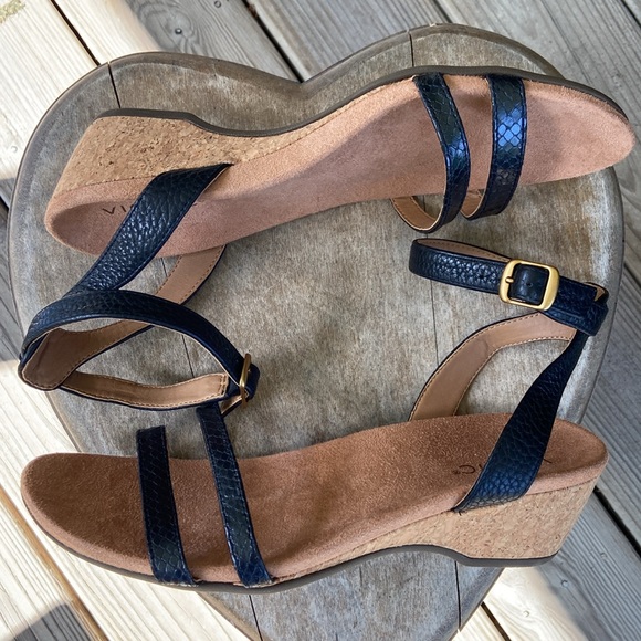 NWOB Vionic Orlanda Black Textured Leather Dressy Wedge Sandals Women's Size 11 - Picture 15 of 15